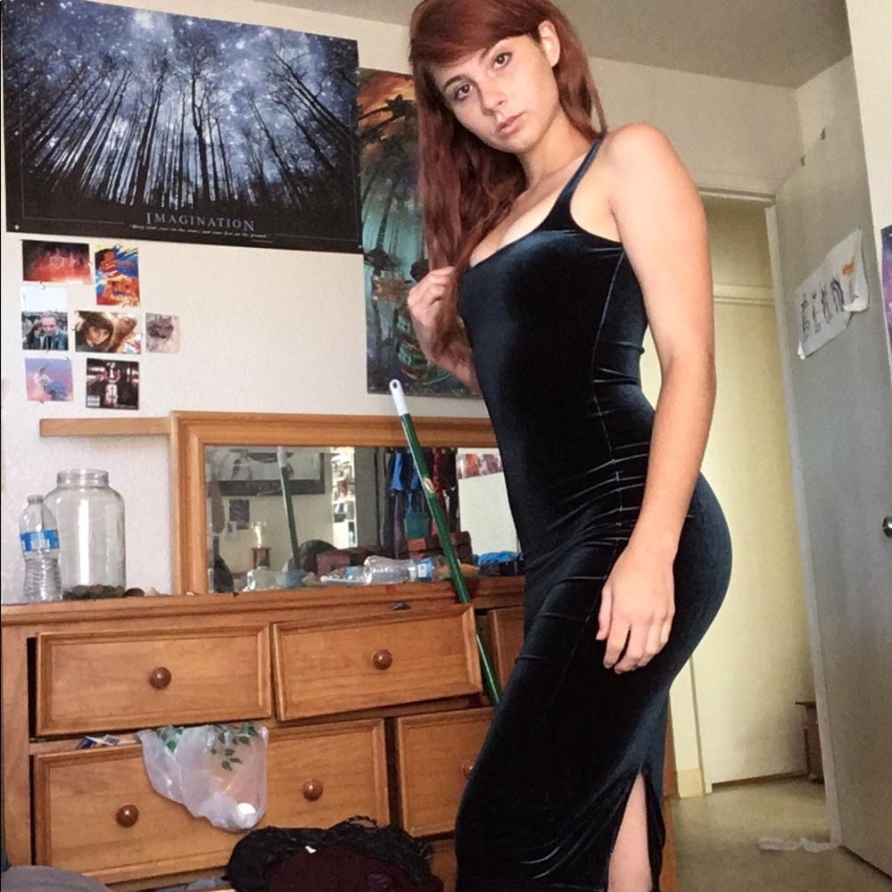 Velvet green dress🌿